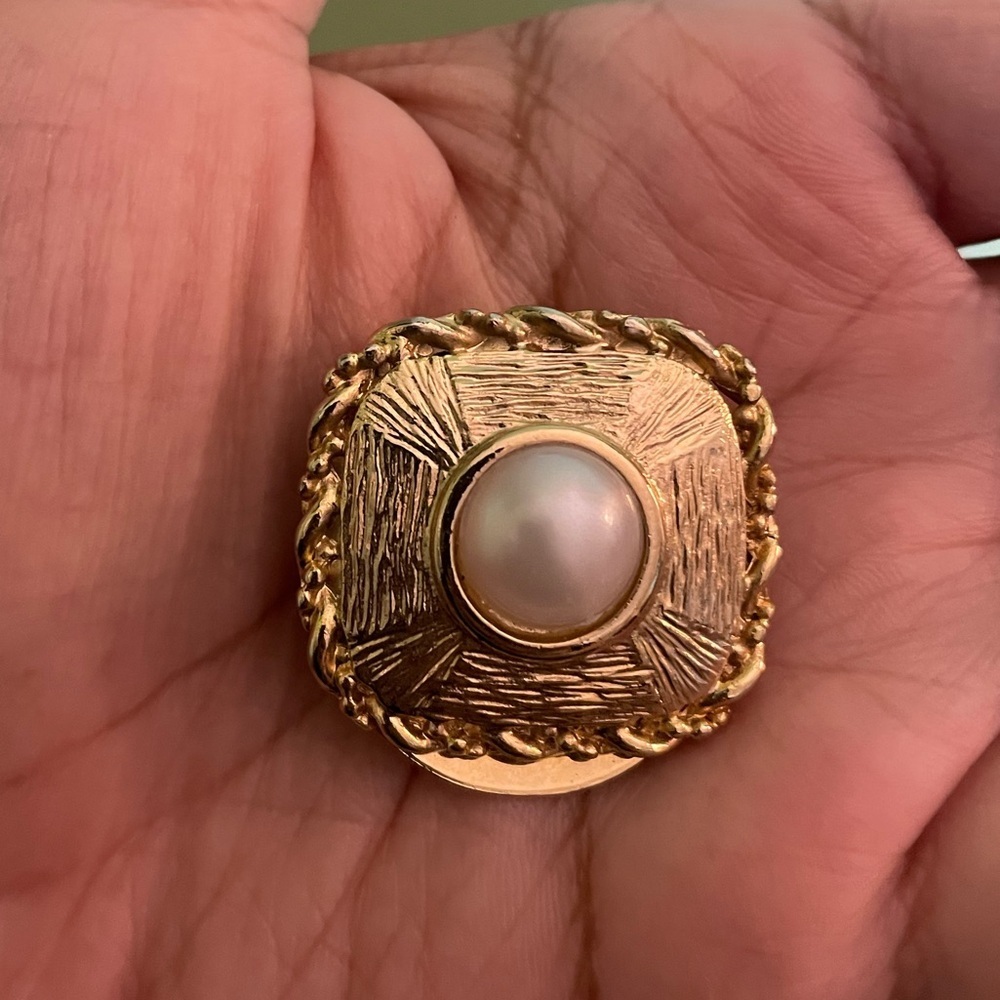 Elegant Gold and Pearl Women's Scarf Clip - Picture 2 of 5